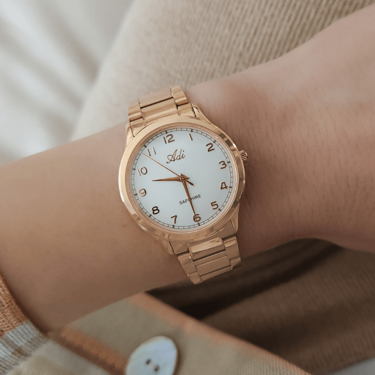 שעון יד רוזגולד עם זכוכית ספיר לאישה