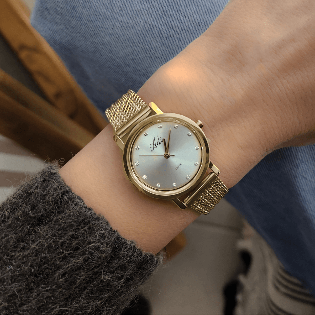שעון נשים מוזהב עם זרקונים