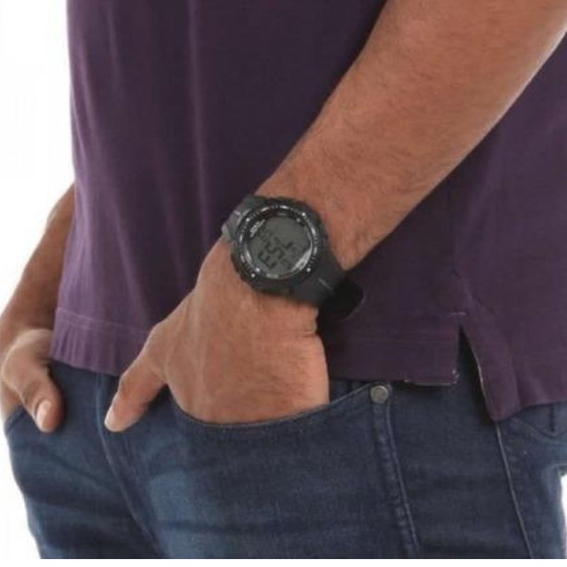 שעון יד דיגיטלי לגבר עמיד במים